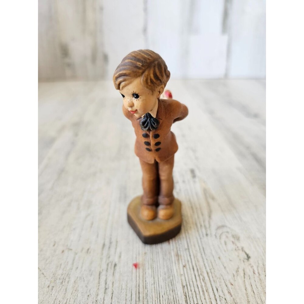 Anri Valentine boy young mans fancy flowers bouquet roses Italian club piece fig